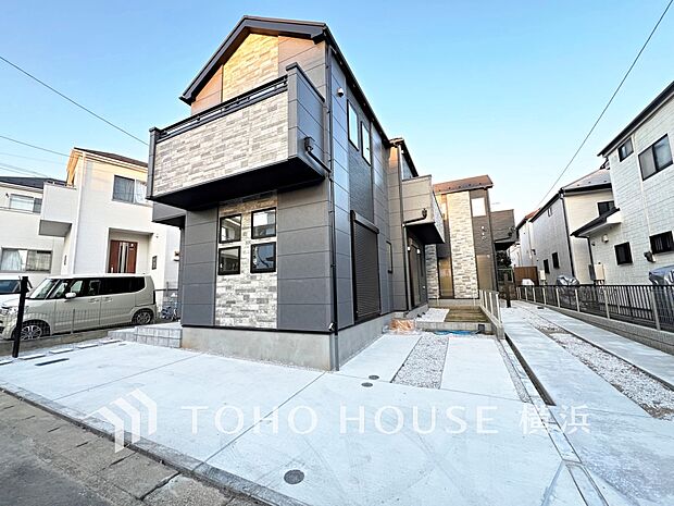 住む人を映し出す洗練された佇まいは、いつまでも輝き続けながらいつしか街の風景に溶け込んでいきます。