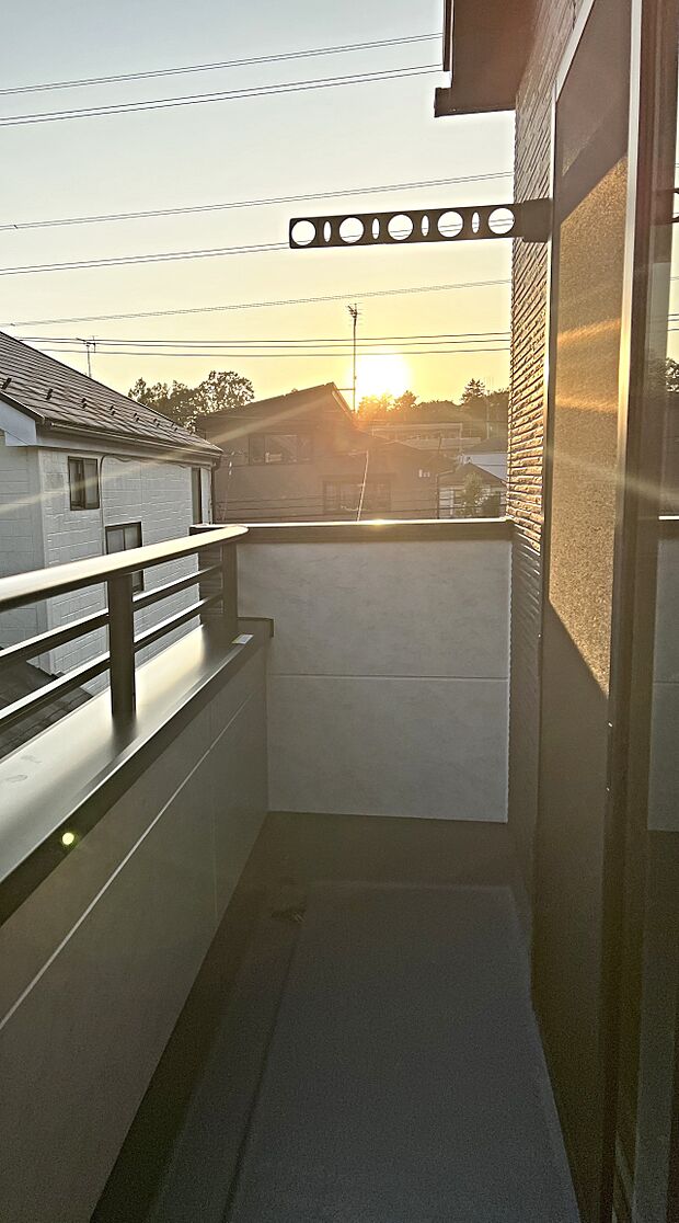 お部屋にも爽やかな風と暖かく柔らかな日差しが差し込み、毎日の暮らしを豊かに彩ります。