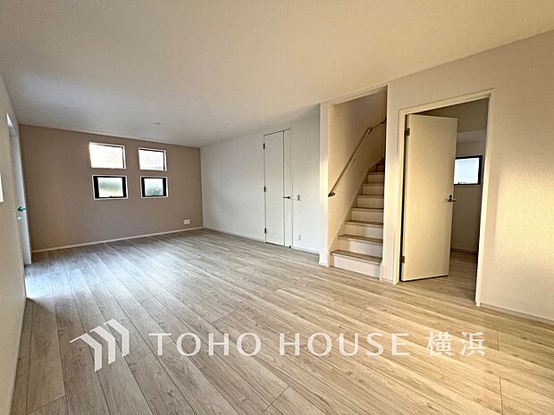 光と風があふれる開放的なリビングダイニングには自然と家族みんなが集まってきます。