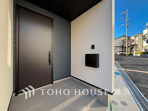 デザイン性の高いエントランスは、住む方のプライドを満たすクオリティ。