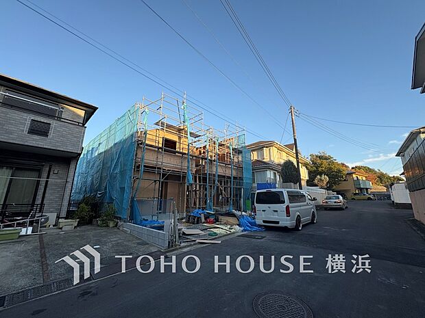 暖かな陽光と爽やかな風がハーモニーを奏でる上質な空間を愉しむ暮らし。(2025年11月撮影)