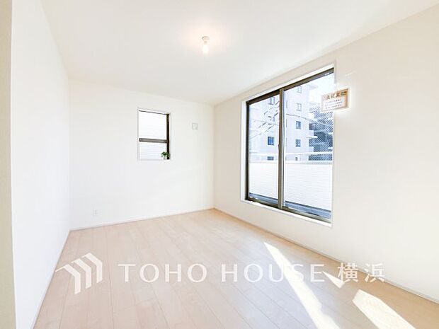 通風・採光にも優れ、心地よい光と風があふれています。プライベートな自分時間を快適に過ごせるお部屋。