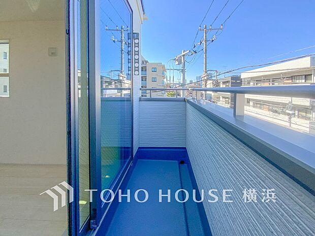 お部屋にも爽やかな風と暖かく柔らかな日差しが差し込み、毎日の暮らしを豊かに彩ります。(2号棟)