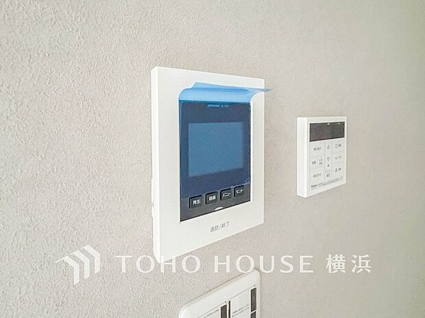 誰が来てもわかる様にモニター付きインターホンを設置。快適と安らぎを合わせた優しい設計。