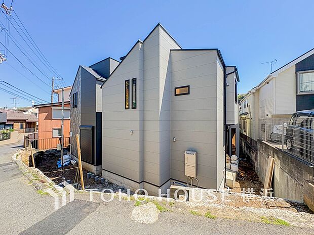 時間のゆとりと空間、爽やかな陽光がもたらす光と風を贅沢なまでに感じる暮らしが始まります。