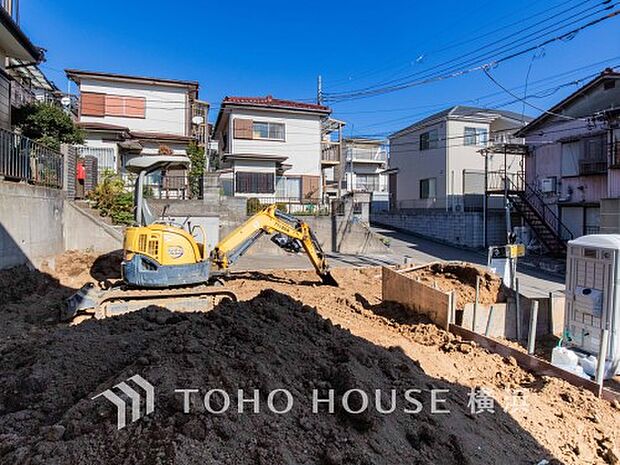 暖かな陽光と爽やかな風がハーモニーを奏でる上質な空間を愉しむ暮らし。(2025年11月撮影)