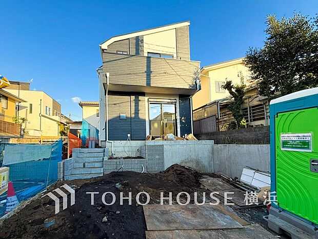 お住まいの顔となる玄関。住まう方のプライドを満たすクオリティを備えています。 