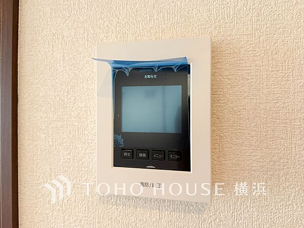 誰が来てもわかる様にモニター付きインターホンを設置。快適と安らぎを合わせた優しい設計。