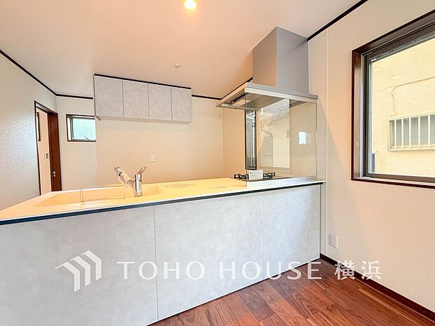 話に夢中になりすぎて、ついつい時を忘れてしまう。そんな束の間の幸せを感じさせてくれる場所。