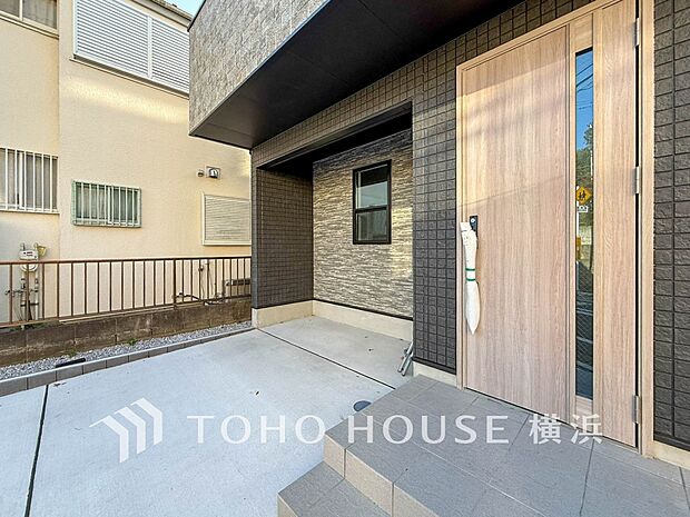 デザイン性の高いエントランスは、住む方のプライドを満たすクオリティ。