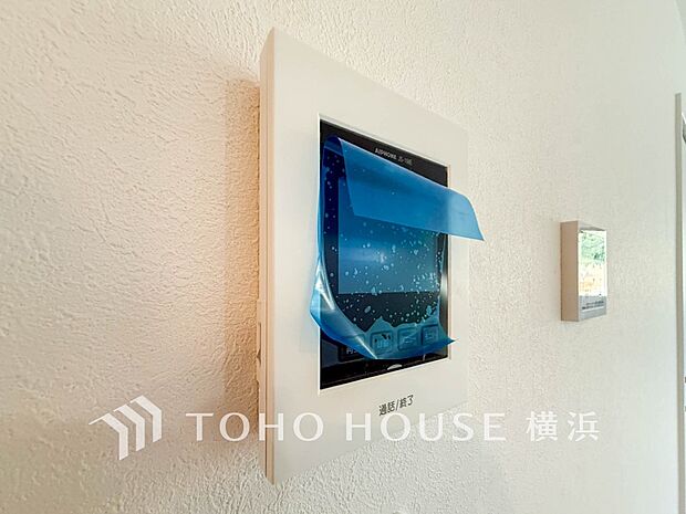 誰が来てもわかる様にモニター付きインターホンを設置。快適と安らぎを合わせた優しい設計。 