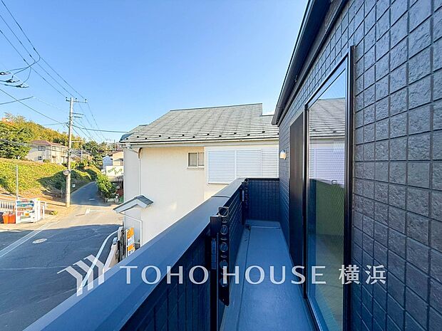 お部屋にも爽やかな風と暖かく柔らかな日差しが差し込み、毎日の暮らしを豊かに彩ります。