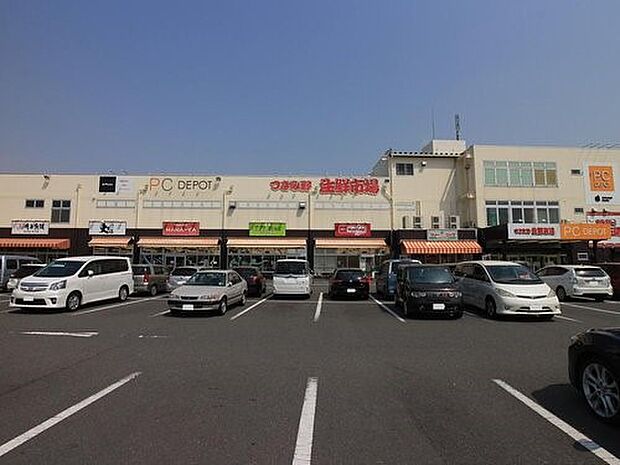 マックスバリュエクスプレス大和つきみ野店　750m　食卓を飾る新鮮な食料品が毎日揃います。家族の笑顔を思い浮かべながらお買い物も楽しいです。 