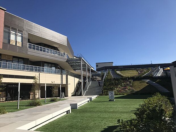 グランベリーパーク　1600m　駅・公園・アウトレットなどが一体となった商業施設です。 
