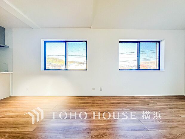 豊かな光が照らすこの場所は、たわいもない会話を楽しみ、ゆったりとした時間を過ごす場所。