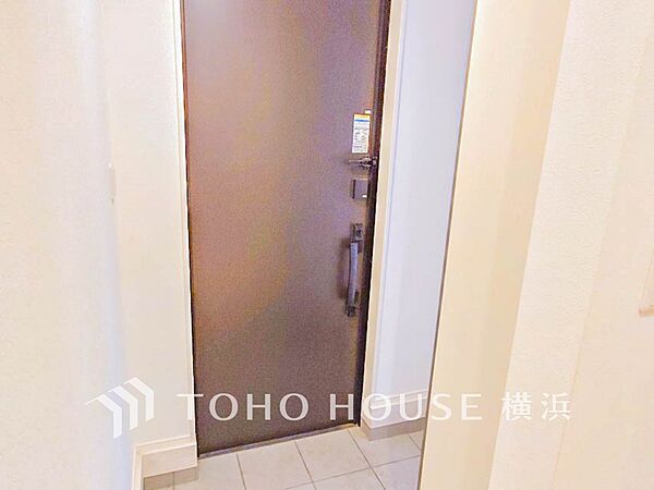 上質感漂う玄関。居住者の帰り、訪れる方を優しく迎えてくれます。