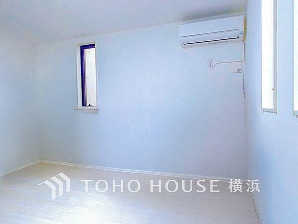 一日の疲れをいやしてくれる寝室。時を忘れて過ごす場所として過ごせるお部屋。