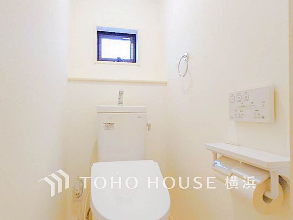 【ウォシュレットトイレ】　多機能型の温水洗浄付きトイレを標準設置しています。