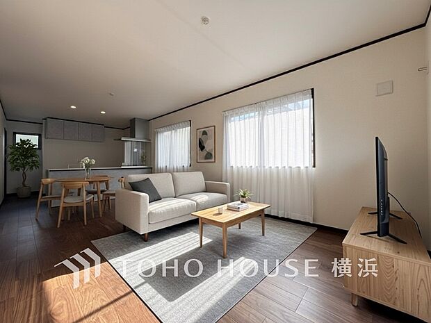 家族と過ごす時間を大切にしたい方にぴったりの明るくゆとりある住空間です。(1号棟)