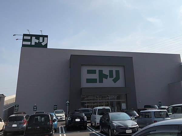 ニトリ大船店　240m　10時～21時営業。大型家具からインテリア用品までトータルで揃うホームセンター。