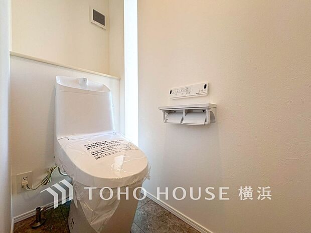 清潔感溢れるトイレ。落ち着いた空間で安らぎのひとときをお過ごしいただけます。