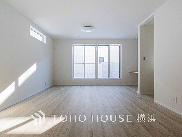 家族みんなが爽やかに健やかに過ごせるように、溢れる光をたっぷり取り込んだリビング。