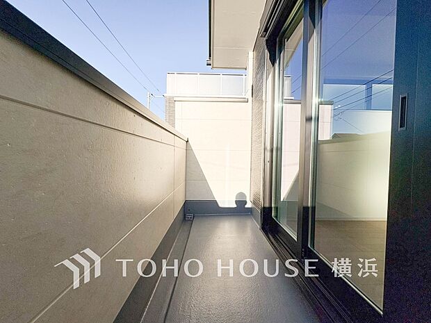 心地よい陽射しや暖かな風を楽しむことが出来るバルコニー。