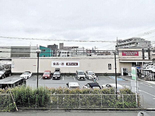 マックスバリュエクスプレス木月住吉店　1700m　日々の食生活に必要な商品を最大限のバリュで提供。お帰りが遅くても利用できて便利です。 