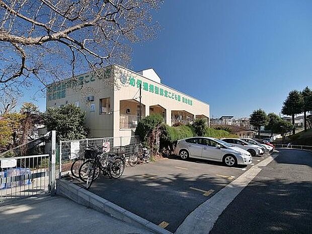 幼保連携型認定こども園南幼稚園　1100m　自然豊かな環境の中で子供達がのびのびと過ごせるように絆をしっかり作れるような保育を目指しています。 