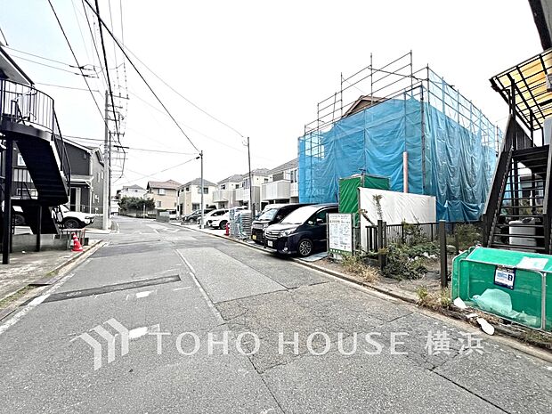 生活利便に優れた住環境に立地し、ゆとりある生活が送れます。(2025年11月撮影)