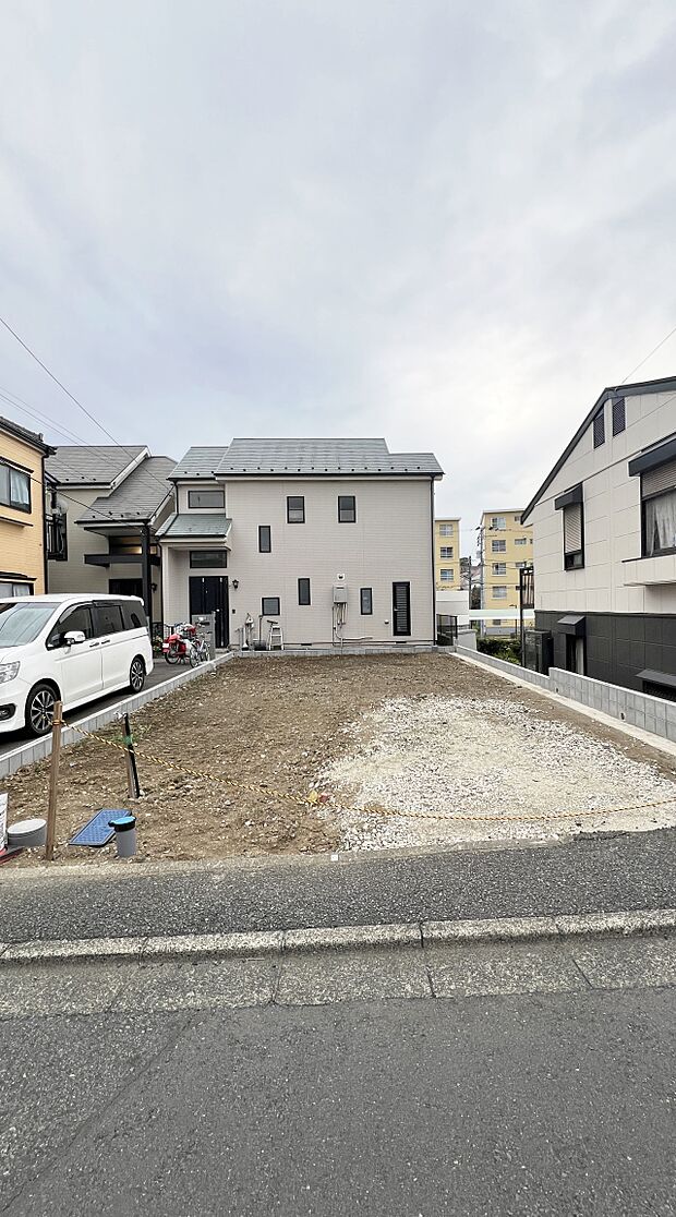 良質な環境に暮らす永住の邸がここに誕生します。(2025年11月撮影)
