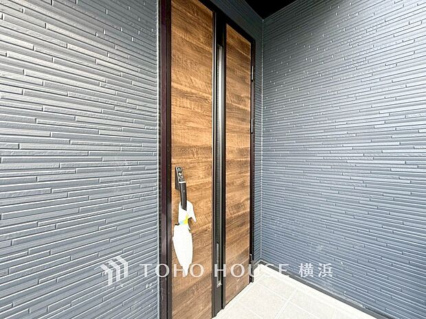 デザイン性の高いエントランスは、住む方のプライドを満たすクオリティ。