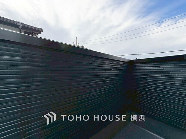 心地よい陽射しや暖かな風を楽しむことが出来るバルコニー。