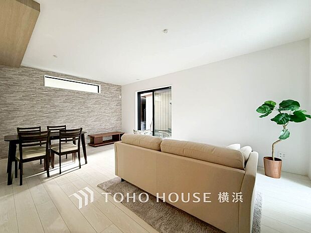 開放感あるリビングダイニング。ご家族とのんびりしたひと時を過ごせますね。