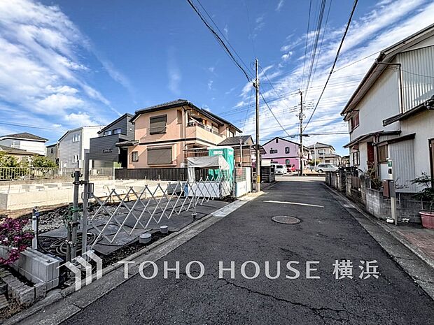 子育て環境、生活利便に優れた住環境に立地し、ゆとりある生活が送れます。(2025年11月撮影)