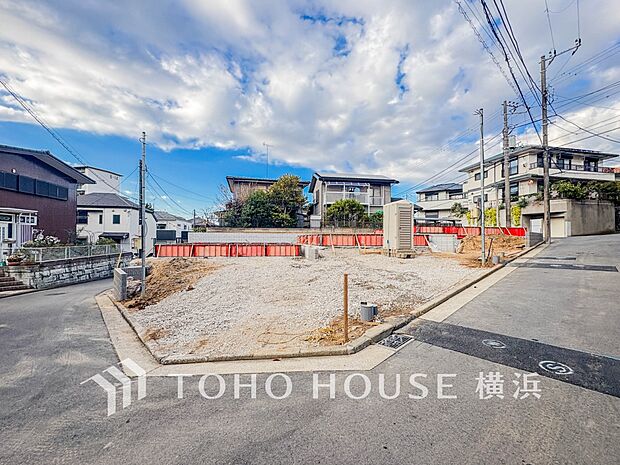 美しい街並みと穏やかな住環境でやすらぎの暮らしを叶えます。(2025年11月撮影)