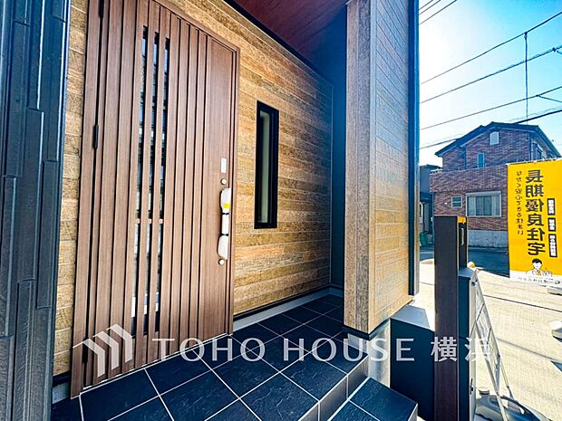 デザイン性の高いエントランスは、住む方のプライドを満たすクオリティ。