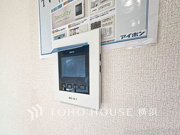 誰が来てもわかる様にモニター付きインターホンを設置。快適と安らぎを合わせた優しい設計。 