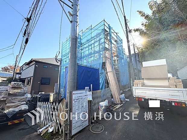 良質な環境に暮らす永住の邸がここに誕生します。（2025年11月撮影）