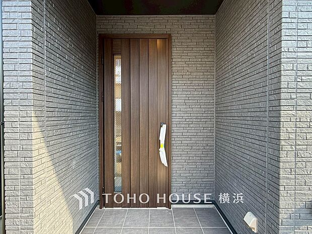 デザイン性の高いエントランスは、住む方のプライドを満たすクオリティ。