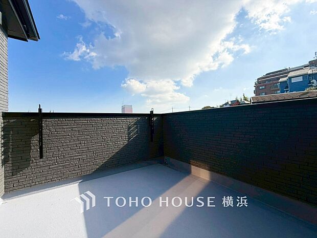 心地よい陽射しや暖かな風を楽しむことが出来るバルコニー。