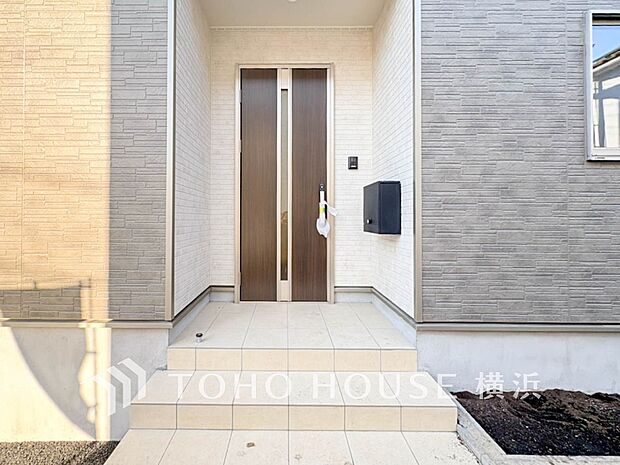 お住まいの顔となる玄関。住まう方のプライドを満たすクオリティを備えています。