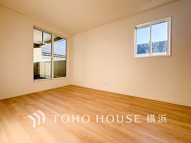 通風・採光にも優れ、心地よい光と風があふれています。プライベートな自分時間を快適に過ごせるお部屋。