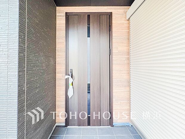 お住まいの顔となる玄関。住まう方のプライドを満たすクオリティを備えています。