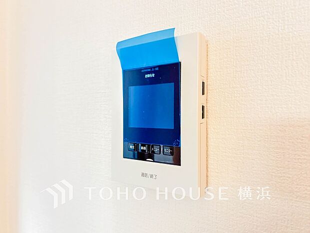 誰が来てもわかる様にモニター付きインターホンを設置。快適と安らぎを合わせた優しい設計。
