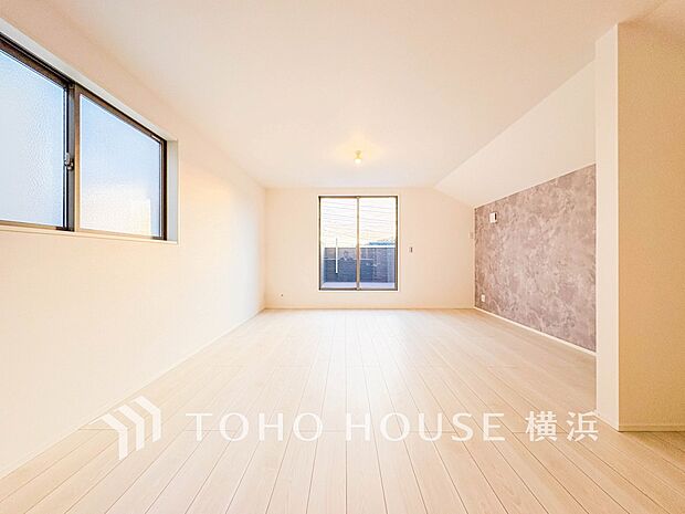 忙しい朝でも、しっかり家族が揃って食事をして頂けるゆとりある大きさのダイニングスペース。