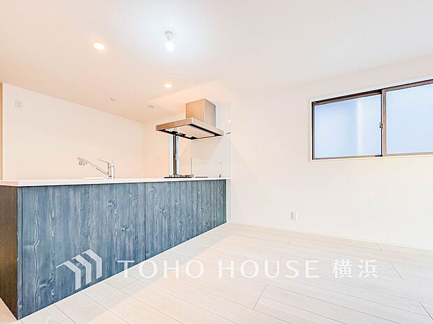 対面キッチンでリビングのご家族と会話を楽しみながらお料理できます。