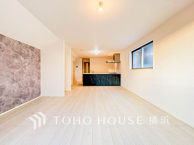 穏やかな陽射しが、ゆったりとした寛ぎの時間を包みます。