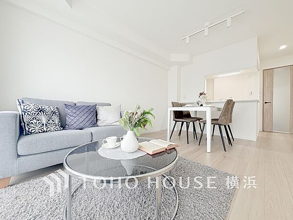 豊かな光が照らすこの場所は、たわいもない会話を楽しみ、ゆったりとした時間を過ごす場所。