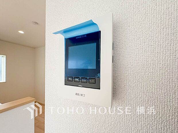 誰が来てもわかる様にモニター付きインターホンを設置。快適と安らぎを合わせた優しい設計。 